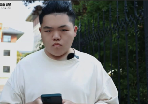 佩戴头盔 文明出行